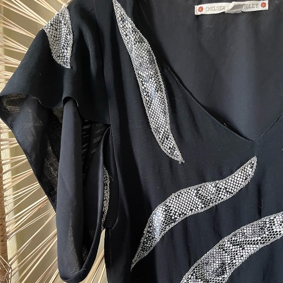 CHELSEA & VIOLET | Snake Skin Flutter Sleeve Shift Mini Dress - Picture 2 of 5